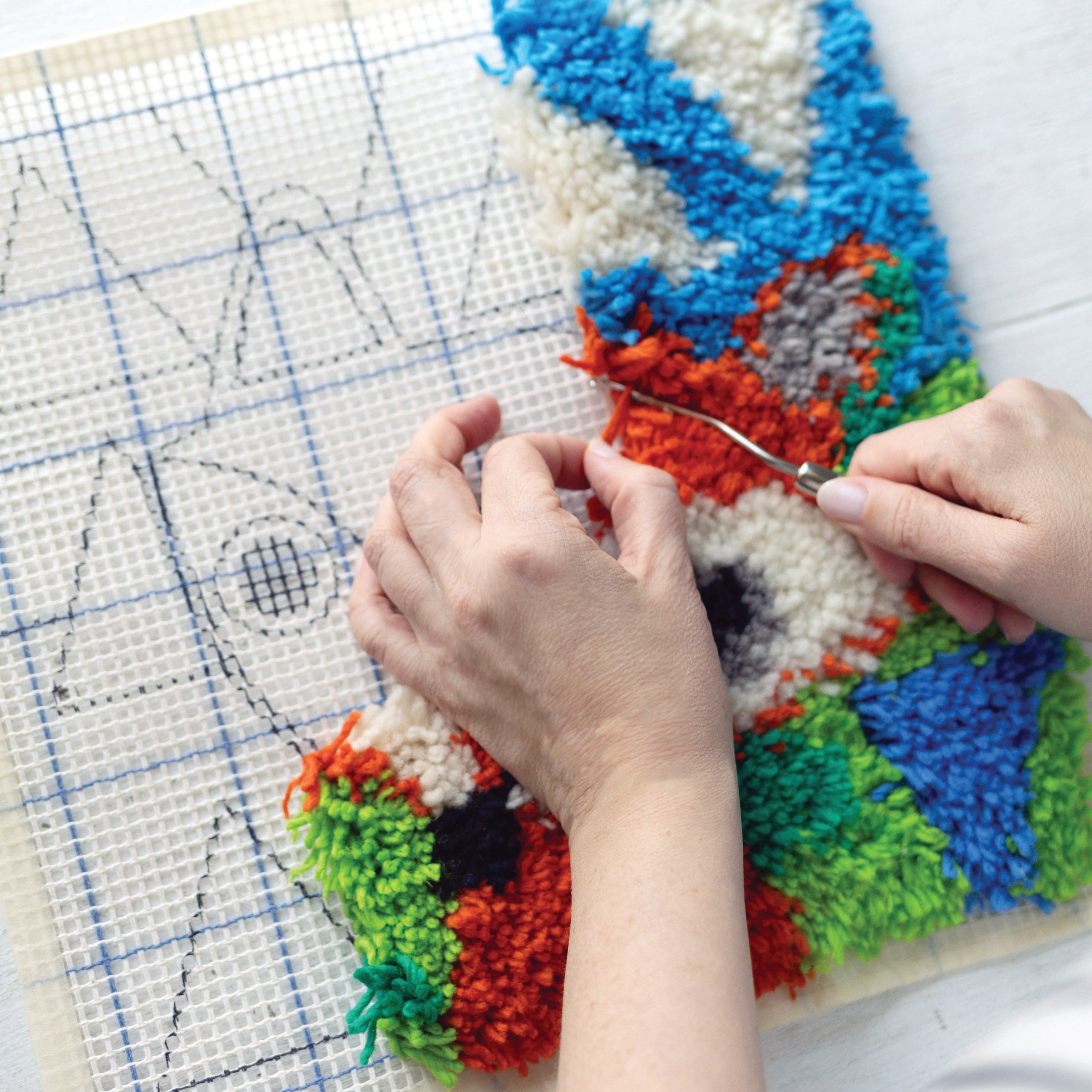 Discover Latch Hooking: Fox Kit – Friendly Loom